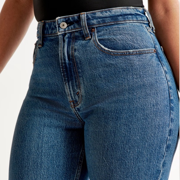 Abercrombie Curve Love High Rise 90s Relaxed Jean - Picture 4 of 5